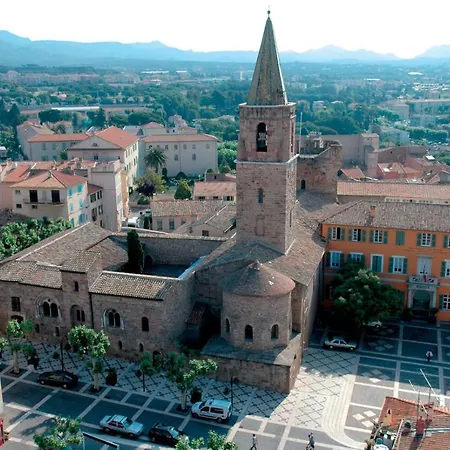 Oda ve Kahvaltı Jolie Petite Cote D'azur. *