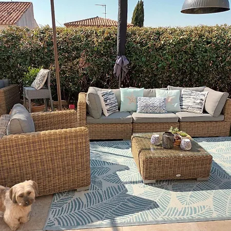 Jolie Petite Cote D'azur. Bed & Breakfast Frejus